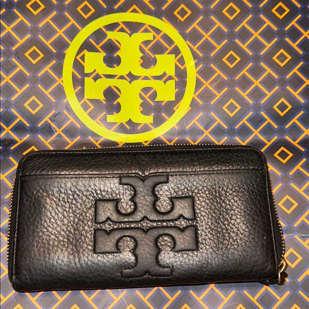 Tory Burch Thea Zip Continental Wallet.